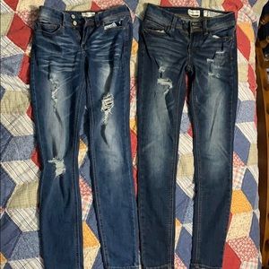 Juniors ripped skinny jeans